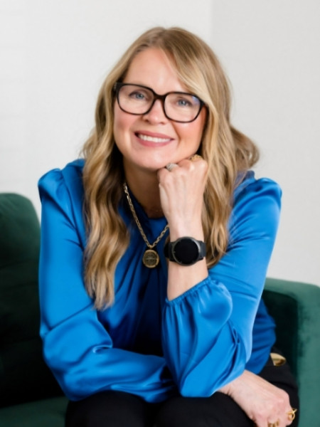 Portrait of Sari Dangler